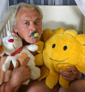 Horny senior gets pleased with a teenager her sexy body