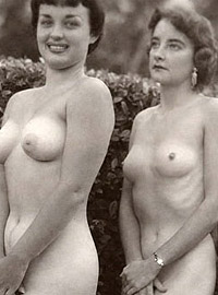 Vintage fourties outdoor hot chicks posing in full nudity