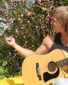 Hot teenager banging the gitarist in the bushes hardcore