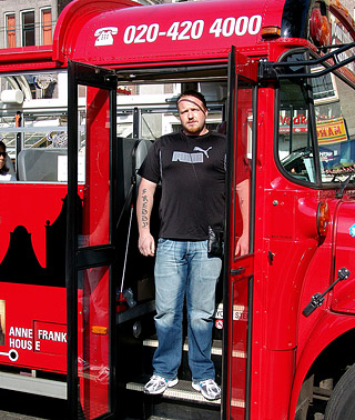 A horny paying sextourist fucking a real cute sexy hooker