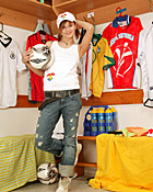 Hot horny chick loves some nice lockerroom masturbation