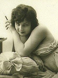 Few very hot smoking vintage chicks posing nude with sigaret