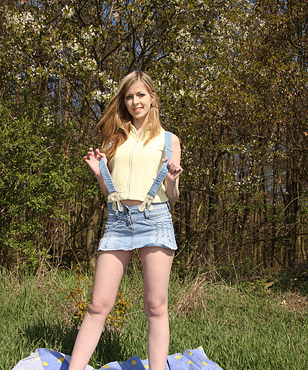 Horny dildo pleasures in the bushes in the nude publicly