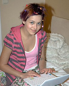 Very sexy teenage student masturbates snatch in her bed