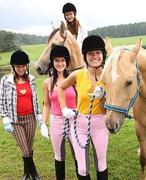 Horse riding babes licking eachothers soaked pussy outdoors