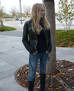 Daring teenage girl gives a horny blowjob in a clothing shop