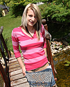 Sexy teenage cutie rubbing her soaked cooch in the garden