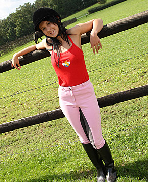 Horse riding babe inserting dildo into her teenage cunt