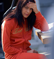 Young hottie banging the senior janitor in a big garden