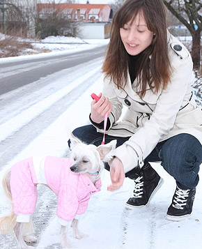 Willing chick banged by a massive pecker in her own bed