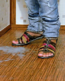 Hard rock chick sucking a rubber cock through a gloryhole