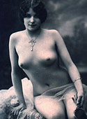 Pretty sexy topless vintagegirls posing in the thirties