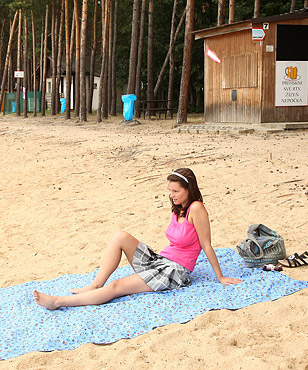 A very prety teenage cutie drilled hardcore on the beach