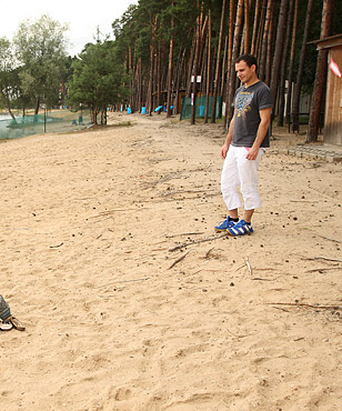 A very prety teenage cutie drilled hardcore on the beach