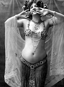  Sexy vintage chicks wearing sexy outfits in the thirties