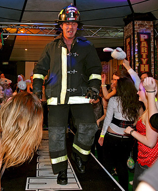  Clothed and also drunk chicks screwing a fireman hardcore
