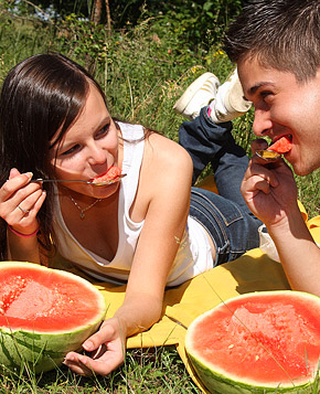 Picknicking teenage beauty fucked hard by her boyfriend