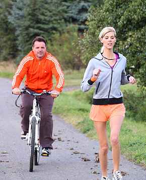 A bike rider fucking a hot teenage running babe hardcore