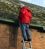 Strange old senior banging a much younger teenage beauty