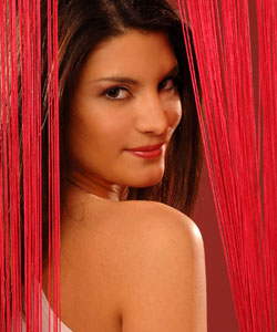 Softcore: wonderful Amandine, a strip-tease in studio...