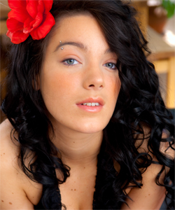 Kim, our last debutante... This girl is somptuous, a real jewel!