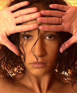 Adorable exotic teen spreading for the first time with fruits!