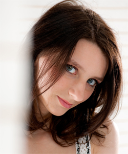 Pauline Cooper skinny cute debutante toying in studio!