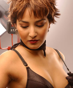  Sorraya brunette in her first strip-tease. Soft. 