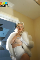 This pinup babe has a dirty side that she cant wait to let loose when Ryan makes his advances.