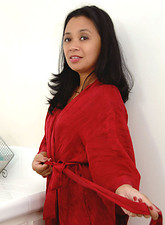 Lucky Starr
 Horny cougar moans in great satisfaction as she masturbates with a magic wand