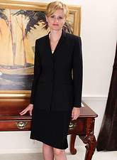 Horny Anilos Mindy fucks her vibrator in the office while the boss is out