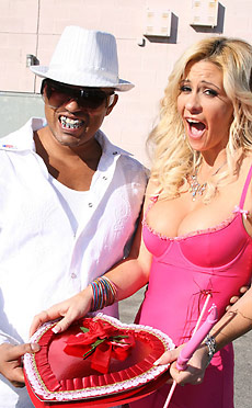 Phyllisha Anne - Phyllisha sucks off huge black cock