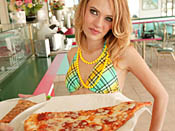 Michelle Honeywell - slut with fat pussy squirts massive load!