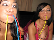 Amia & Halie - Amia & Halie have their first TEEN BFF threesome!