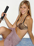 Naked teen holding on samurai sword and slash whoever gets in her way