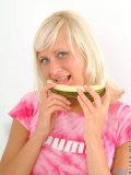 Cute teen eats melon for her photoshoot i know it sounds wierd but its pretty hot actually she is chowing down