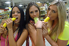 Anastasia Morna, Luna Star, Vanessa X in Slut Spill in Aisle 4 - Mofosnetwork.com