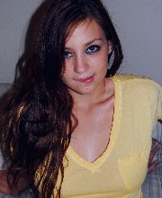 Sexy babe flashing her natural tits