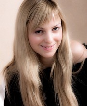 Juicy blonde dildoing her cunt